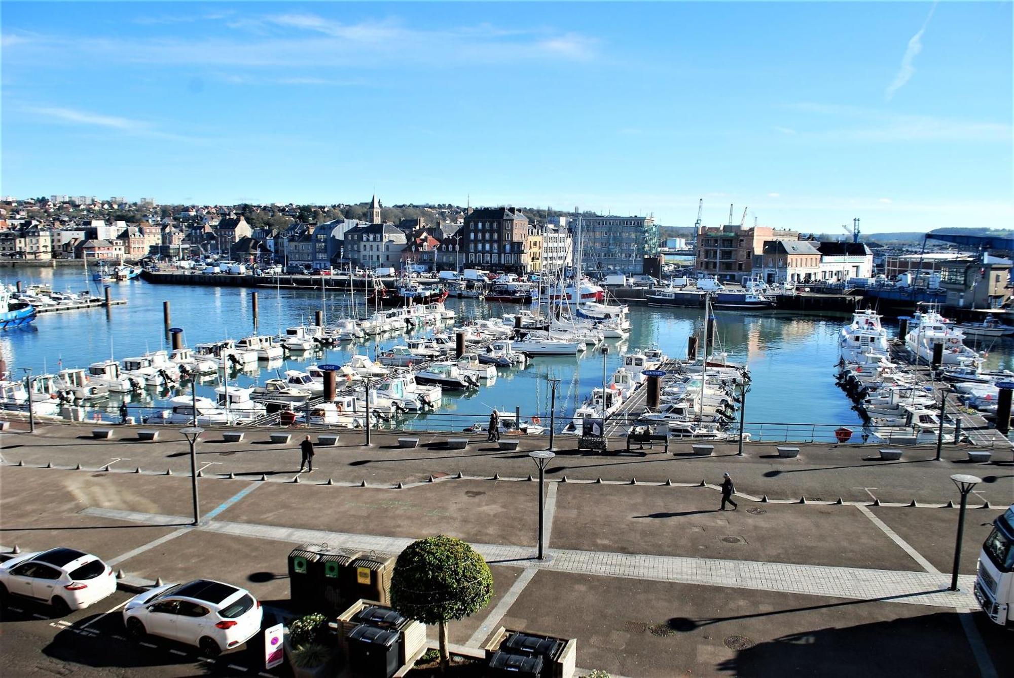 Appartement Duplex Avec Vue Sur Le Port De Plaisance *